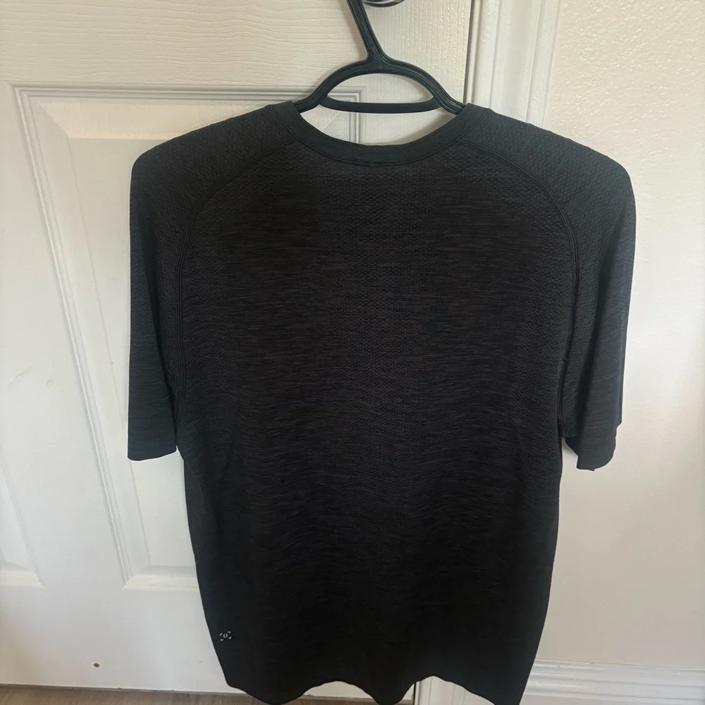 Lululemon Athletica Metal Vent Tech Short-Sleeve Shirt Shred 4/15 Fitness Logo M